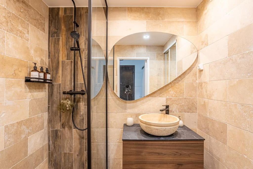 Spacious & Cozy 2-room With Balcony Puteaux