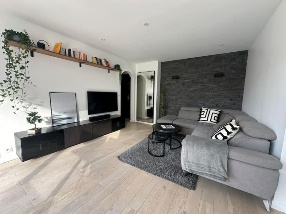 Spacious & Cozy 2-room With Balcony Apartment
